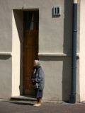 Old pensioner on Auros Vartų gatvė