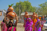 10_This is how they carry the water pots.jpg