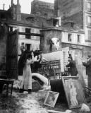 1913 - Modigiliani moving his studio