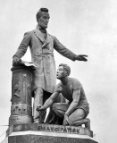 c. 1906 - Statue in Park Square