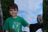 Éliott et petit-duc maculé - Éliott loves this eastern screech-owl