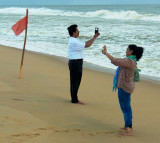 She shoots selfies on the seashore