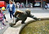 Beggar on the Cycle of Money Fountain