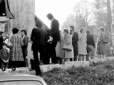 Les familles devant lglise de Bosdarros