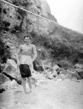 Herv en 1960  lissue du premier rafting du gave de Pau entre Lourdes et Btharram