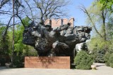 <a href=http://www.almaty-kazakhstan.net/attractions/parks/panfilov-park>War memorial in Panfilov Park, Almaty</a>