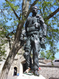 Soldiers Statue dedicated to the Irish Guardsmen