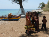 Local children at the Bihau divesite