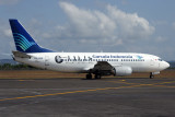 GARUDA INDONESIA BOEING 737 300 DPS RF IMG_1337.jpg