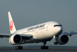 JAPAN AIRLINES BOEING 777 200 SYD RF IMG_6491.jpg