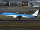 EMB E190 PH-EZN