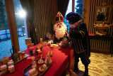 Sinterklaas aan het ontbijt in het Sinterklaashuis