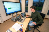 Meester Joep geeft online rekenles aan groep 7 van de Voorhof