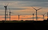 10500 tonnes de béton enterrées sous ces 7 éoliennes et les écolos sont contents