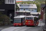 Bussar mætast í brekkuni og keyra sína leið
