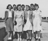 1943* Virgy (in glasses) Bill Clem Thora w friends Finchley Lido, London