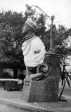 UNDATED - INDIAN PRINCE FIGUREHEAD, NOTE THE CROCODILE ON THE PLINTH.jpg