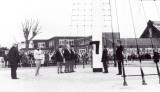 1989, 22 APRIL - DICKIE DOYLE, MAST RESTORATION, THE DEDICATION CEREMONY, DICKIE DOYLE, GEOFF HILL AND MAC BRODIE.