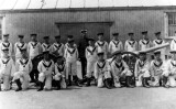 UNDATED- DICKIE DOYLE, BOYS WITH THEIR GUNNERY INSTRUCTOR.jpg