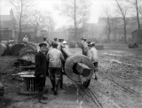 1914-1918 - RATINGS MOVING COILS OF WIRE USED IN THE MANUFACTURE OF SUBMARINE NETS.jpg