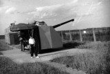 1966, 14TH NOVEMBER - CHRIS KNIGHT, 89 RECR., DUNCAN, 13 MESS, WITH 4 INCH GUN.jpg