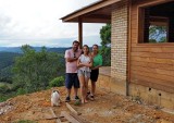 Vitor, Daniela e Beatriz (minha irm) visitando a obra (Vitor, Daniela e Beatriz (my sister) visiting the construction).  