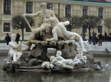  Schonbrunn Palace fountain and gulls iced-up