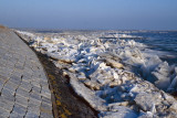 Ice shove at dyke - Kruiend ijs tegen de Waddendijk