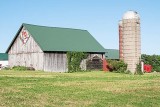 Barn w Quilt Design