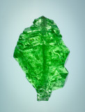 Faden specimen of tsavorite from Tanzania. Faden is .3 to .5 mm diameter, basal column, 2 mm, largest crystal about 9 mm wide