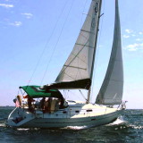 Beneteau 311 sailing stbd.jpg