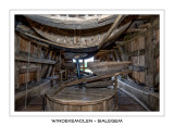 038 De steenzolder met 2 maalstoelen.