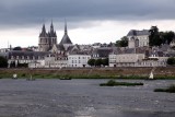 Lglise Saint-Nicolas, le chteau, la Loire