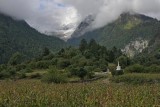 上雨崩村的白塔