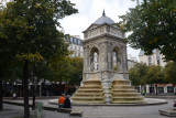 Fontaine des Innocents, Place Joachim du Ballay, 1550