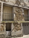 Bourg - crumbling facade