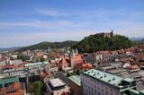 Au sommet de Neboticnik, la terrasse dun caf offre une vue imprenable sur Ljubljana