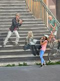 Ctait amusant de poser  pour la photographe de ce mural - It was funny to pose for the photographe of this mural