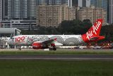 AIR ASIA AIRBUS A320 PEN RF 002A1300.jpg
