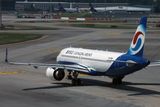 CHONGQING AIRLINES AIRBUS A320 SIN RF 002A1916.jpg