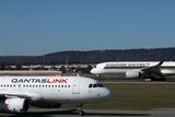 QANTAS LINK SINGAPORE AIRLINES AIRCRAFT PER RF 002A2100.jpg