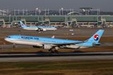 KOREAN AIR AIRBUS A330 300 ICN RF 002A4118.jpg