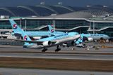 KOREAN AIR BOEING 777 200 ICN RF 002A3797.jpg