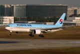 KOREAN AIR BOEING 777 200 ICN RF 002A4128.jpg