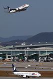 SHANDONG AIRLINES BOEING 737 800s ICN RF 002A3820.jpg