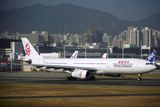 DRAGONAIR AIRBUS A330 300 HKG RF 1094 9D.jpg