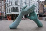 Tegen alle stromen in <br>Against all odds