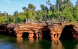 Devils Island sandstone formations in Apostle Islands NL