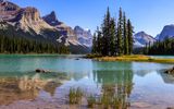 Spirit Island reflected in the waters of Maligne Lake in Jasper NP
