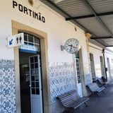 We took a shuttle to the Largo do Dique area of Portimao, then short taxi ride to Portimaos small train station